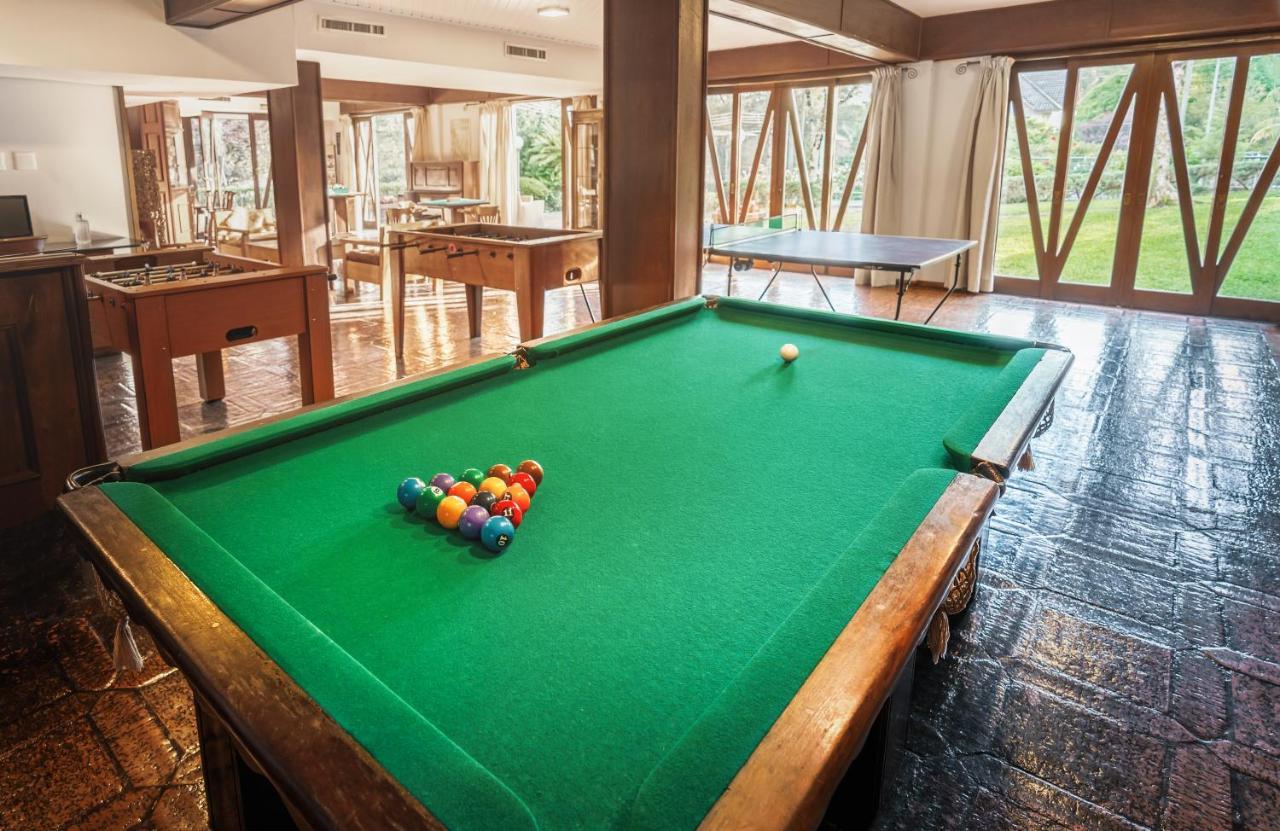 גראמדו Bavaria Sport Hotel מראה חיצוני תמונה A pool table