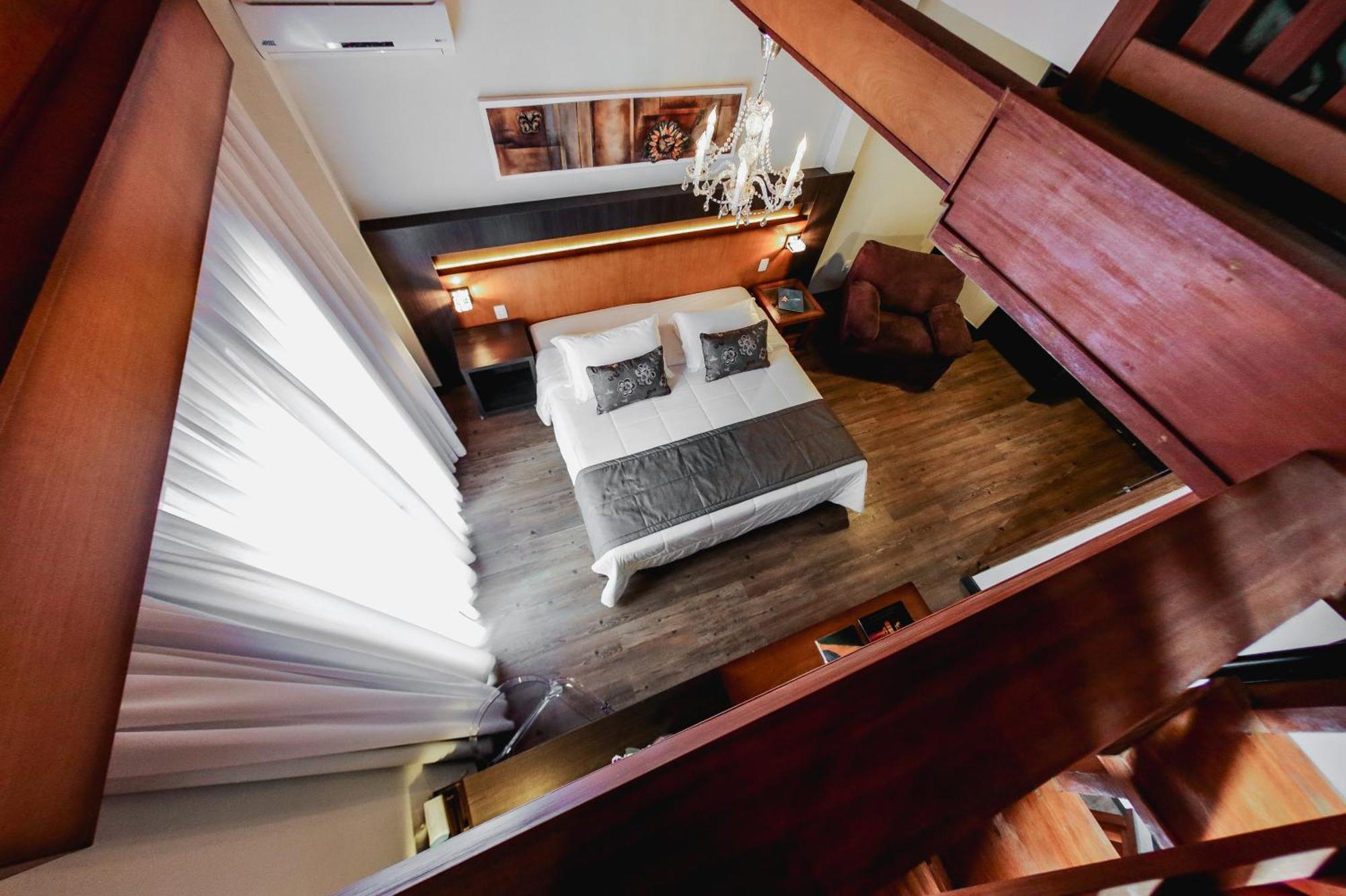 גראמדו Bavaria Sport Hotel מראה חיצוני תמונה A view of the living room from the staircase